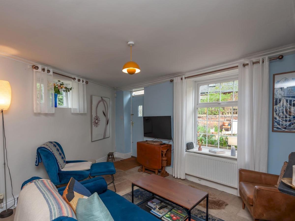 Pass The Keys Wonky Cottage With Amazing Garden Leeds  Esterno foto