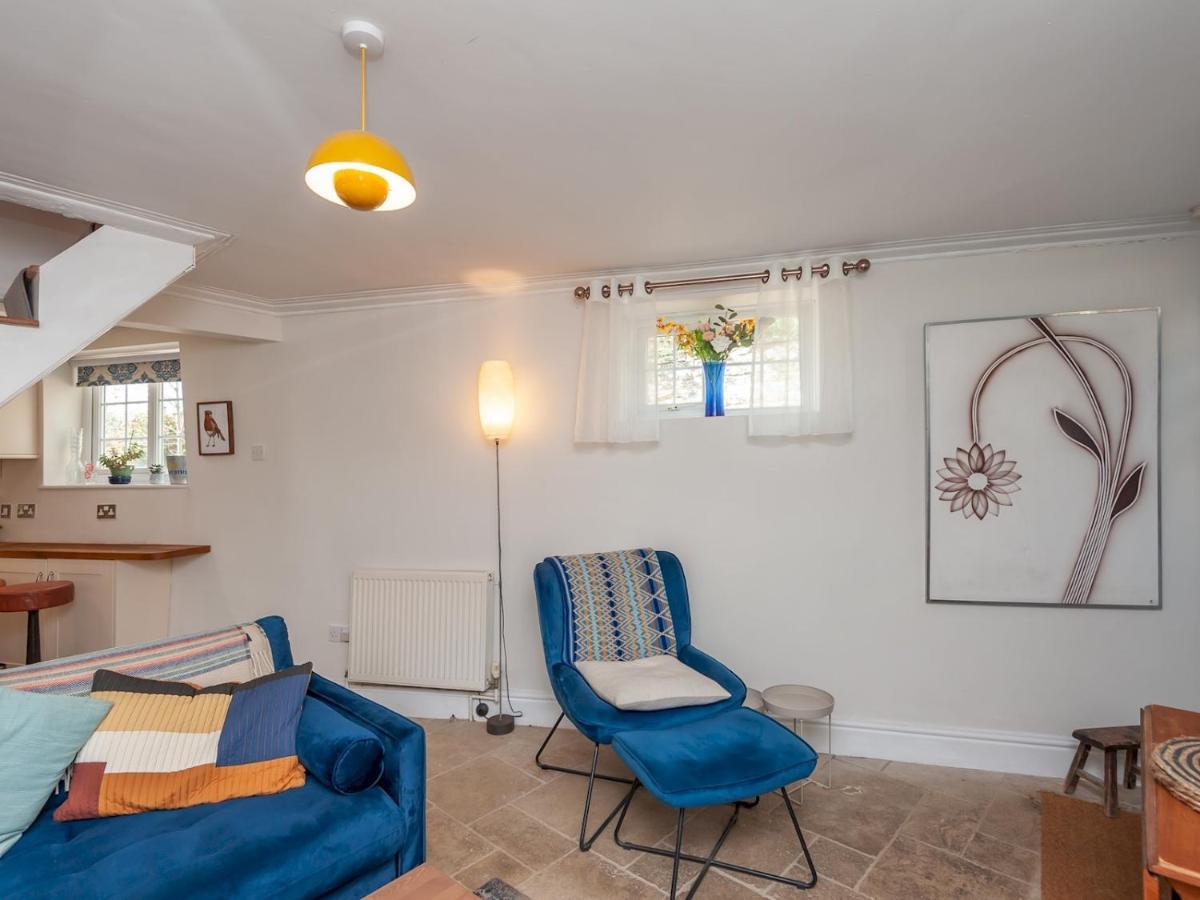 Pass The Keys Wonky Cottage With Amazing Garden Leeds  Esterno foto