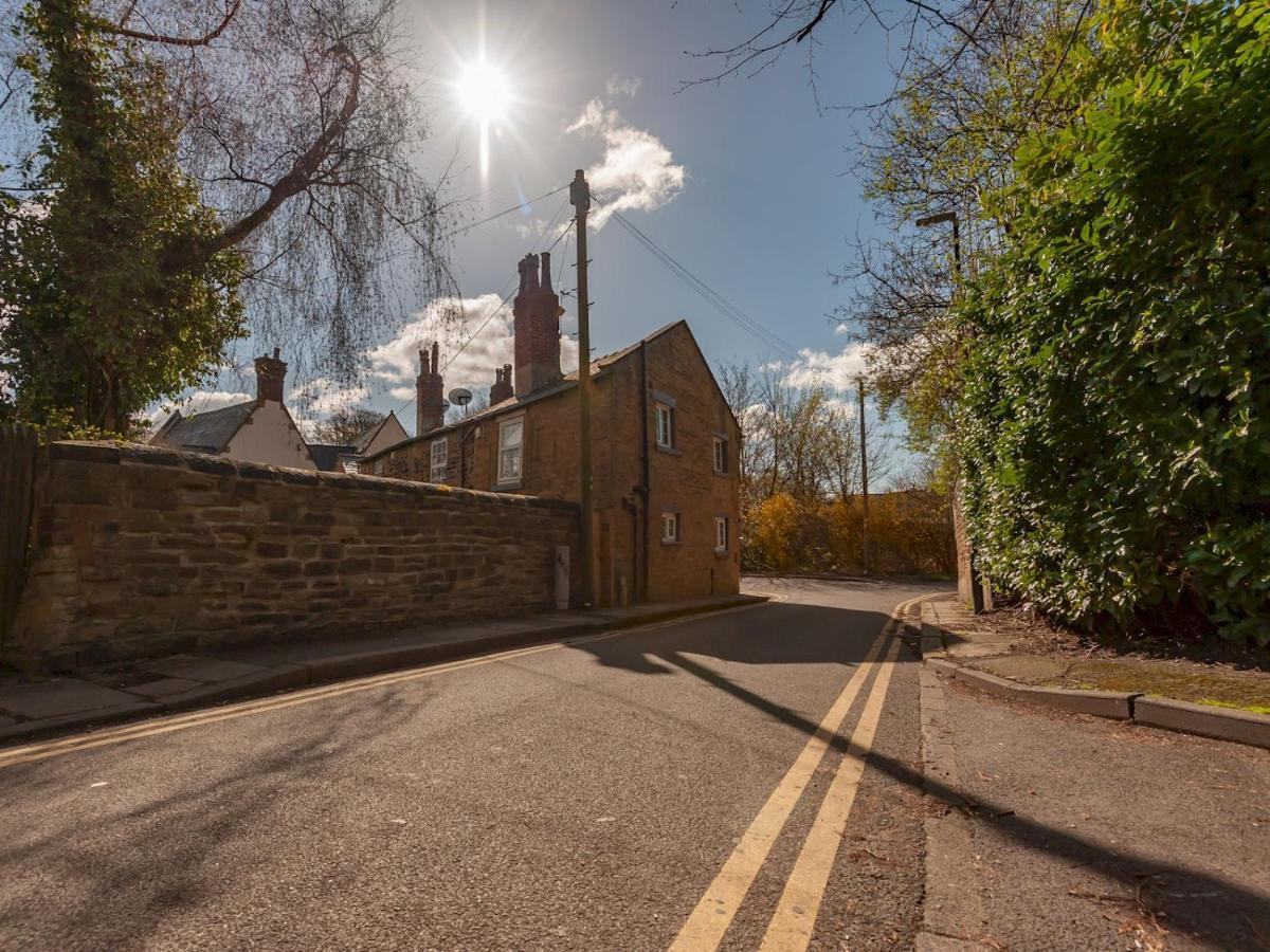 Pass The Keys Wonky Cottage With Amazing Garden Leeds  Esterno foto